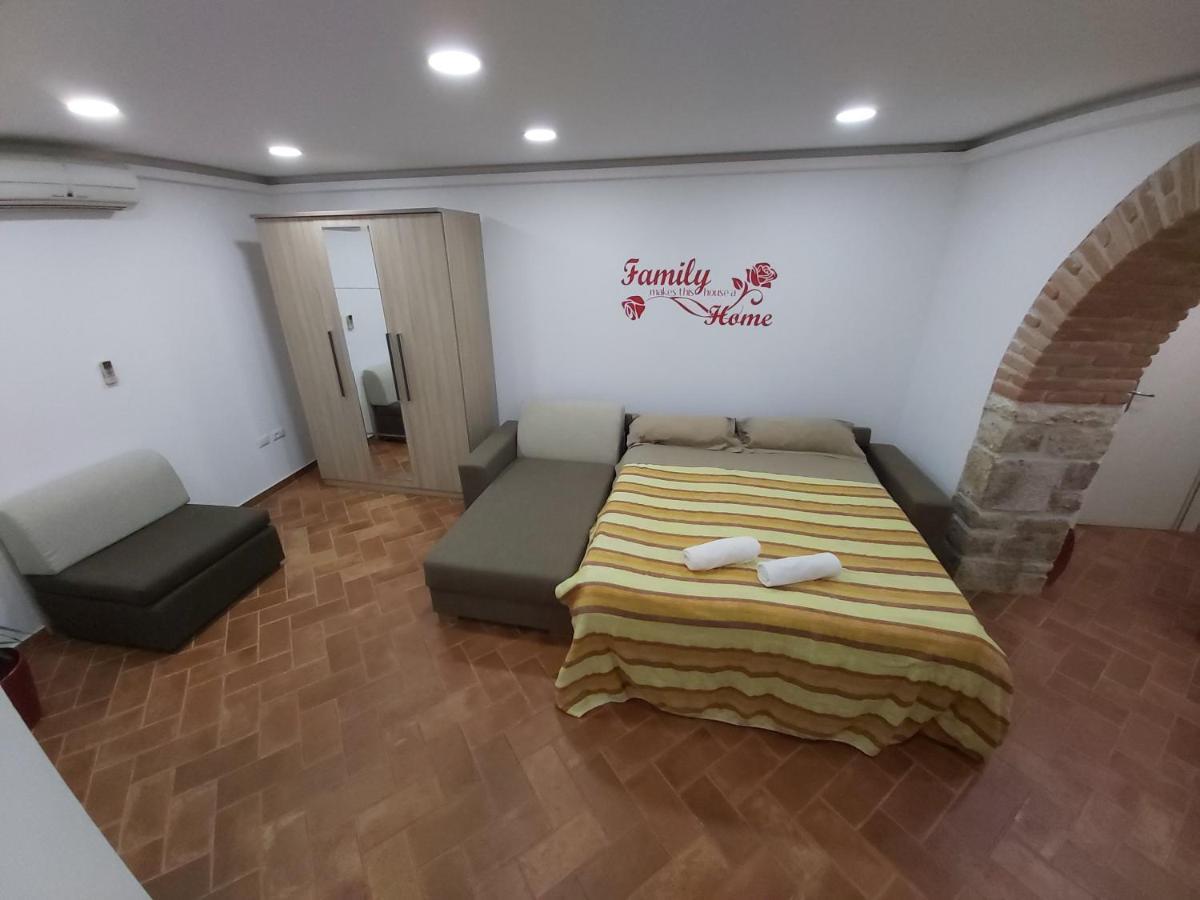 Studio Apartman Marko โปเรช ภายนอก รูปภาพ